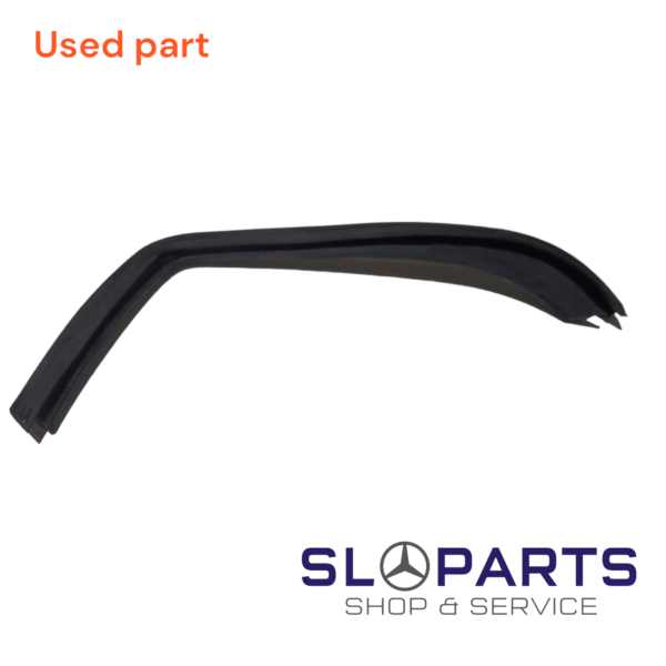 FRONT TURN LIGHT SEAL RIGHT
